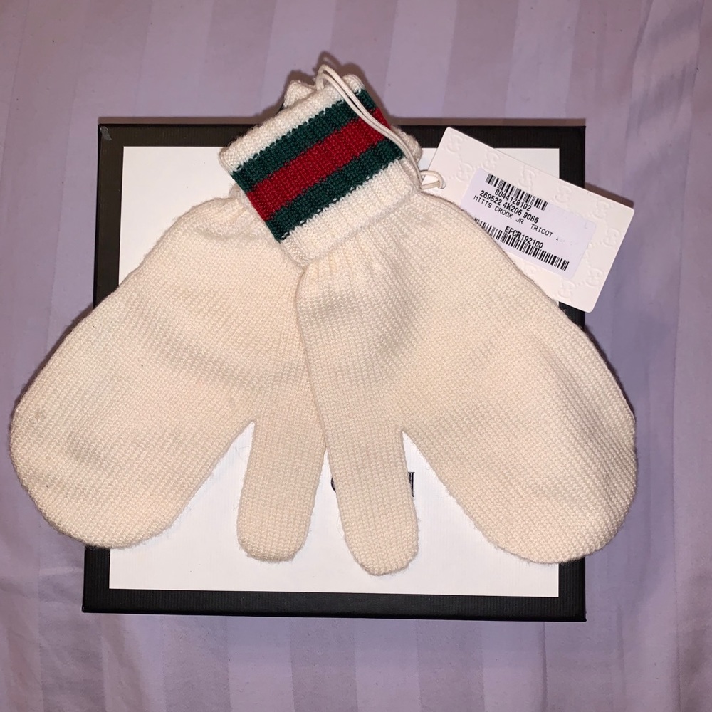❌SOLD❌ Gucci mittens